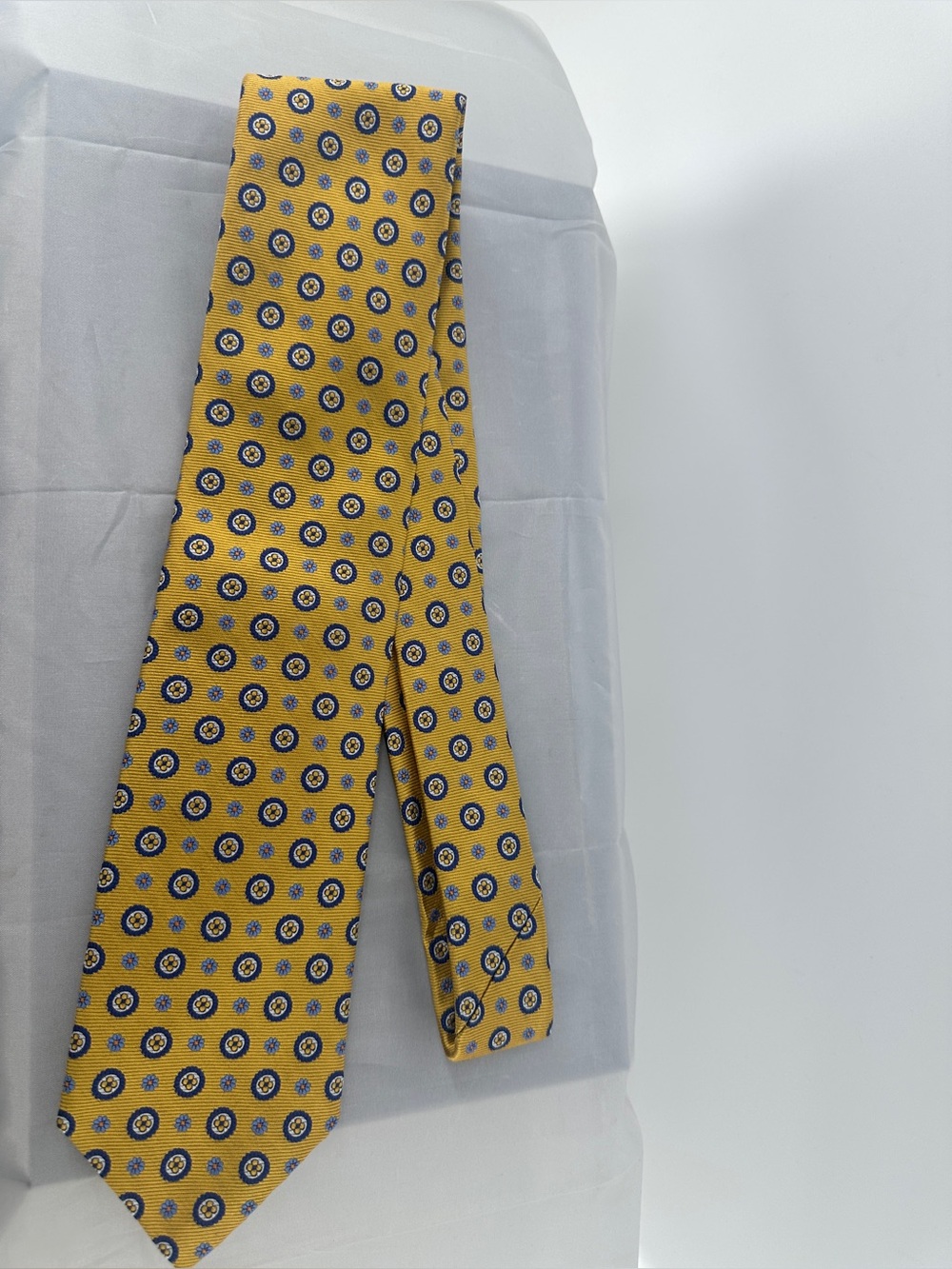 Robert Talbott best of class yellow and blue flower motif silk tie